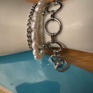 💕Stacked bracelet with oversized link chain, freshwater pearls, and link chain.